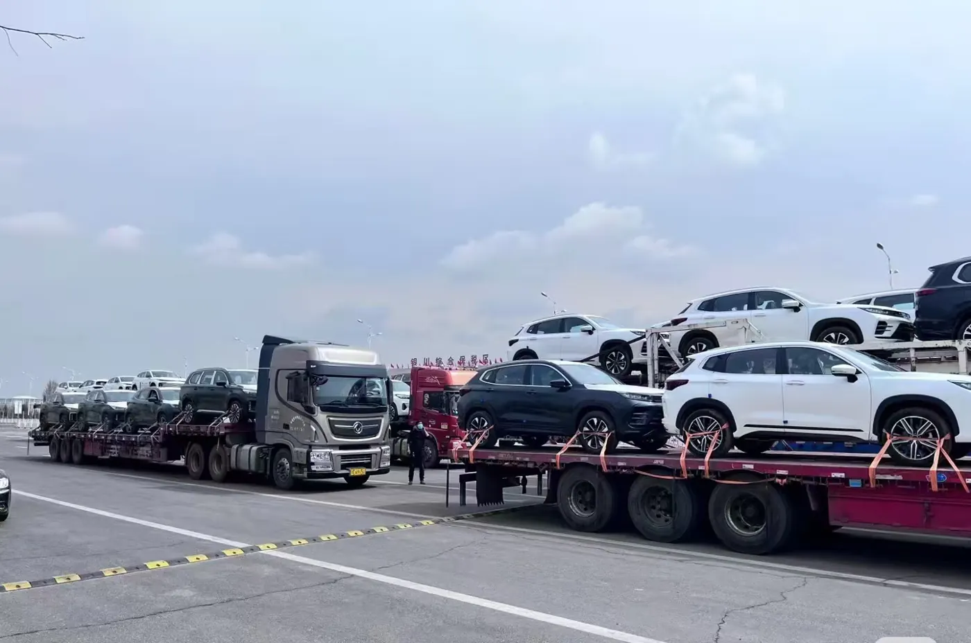 Transporter trucks with export vehicles at the terminal
