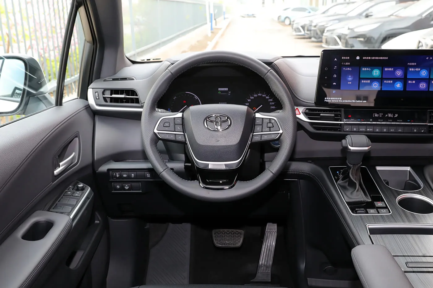 2023 Toyota Sienna — driver cockpit and centre screen | large hybrid MPV for export