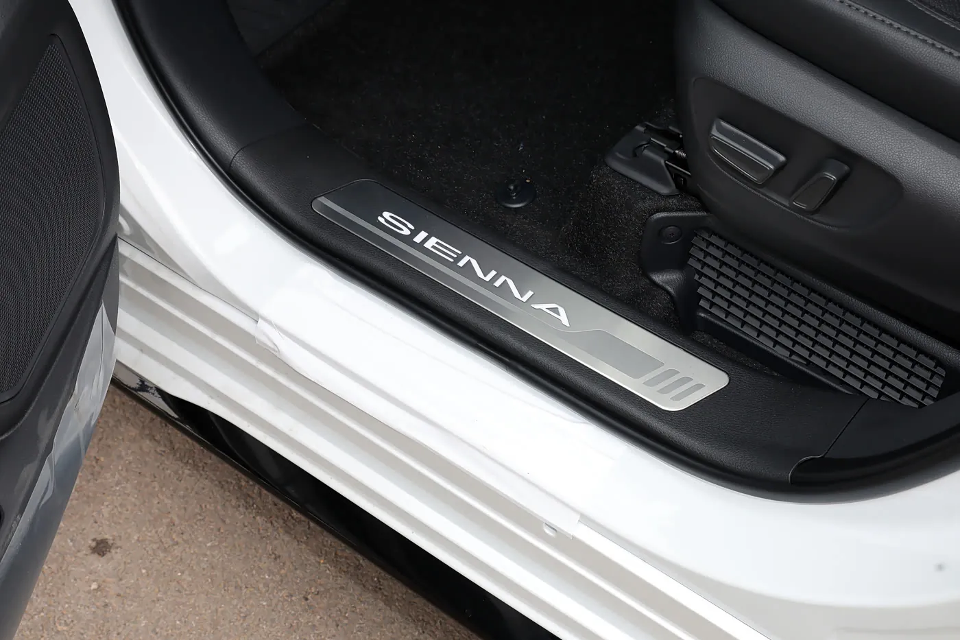 2023 Toyota Sienna — SIENNA door sill plate | large hybrid MPV for export