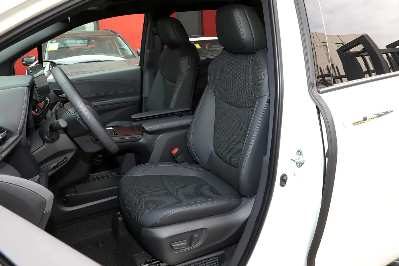 2023 Toyota Sienna — front seats | large hybrid MPV for export