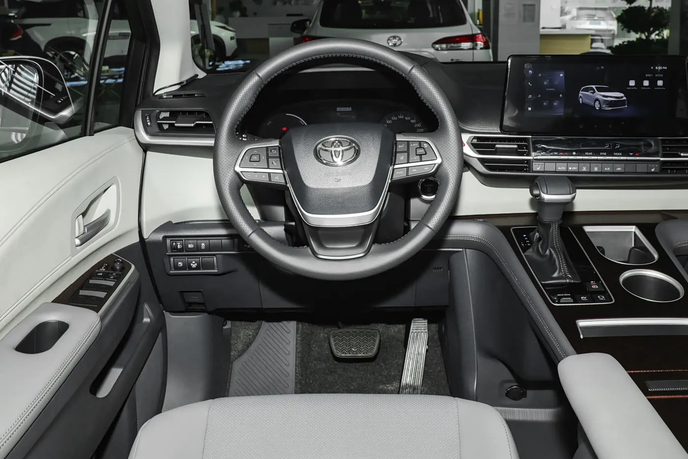 2024 Toyota Sienna — driver cockpit and centre screen | large hybrid MPV for export