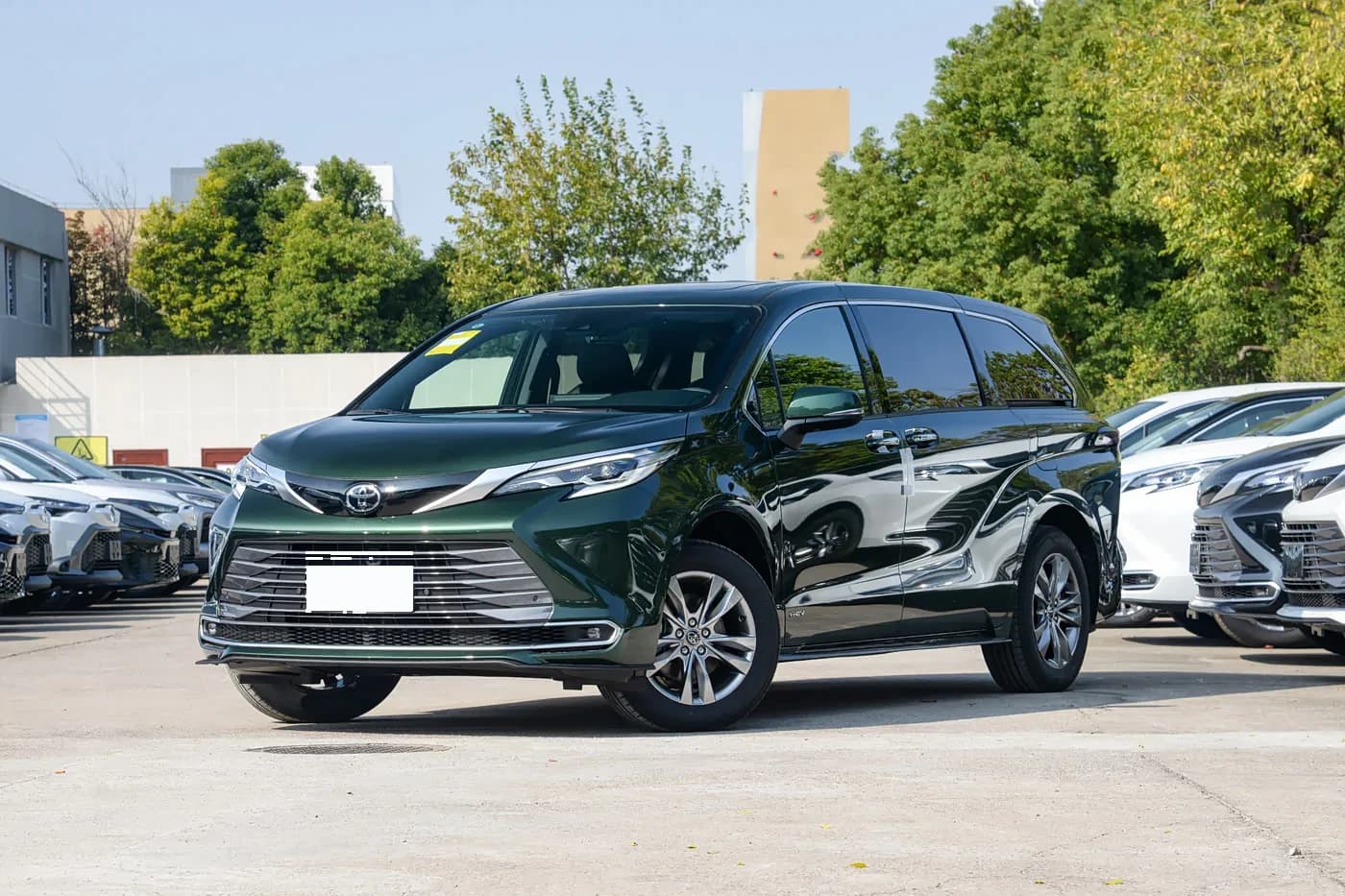 2024 Toyota Sienna — front three-quarter view, Florentine Green | large hybrid MPV for export